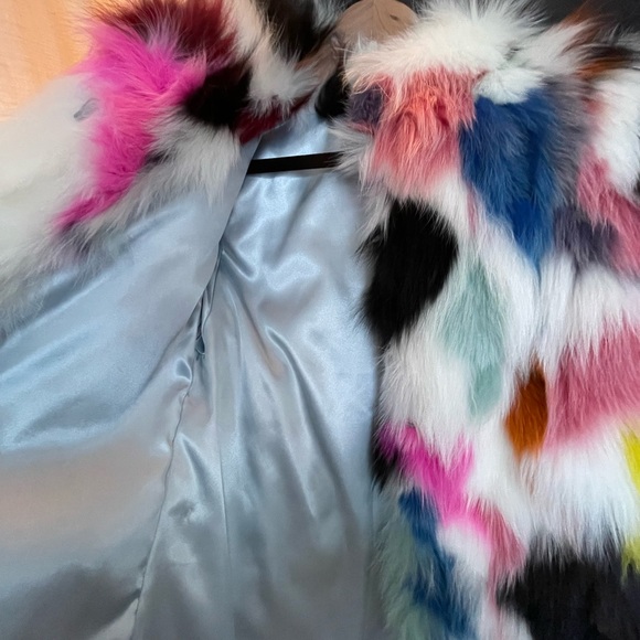 Patchwork Dyed Fox Fur Coat. Worn once. Size 4. Very chic, warm. - Picture 4 of 5
